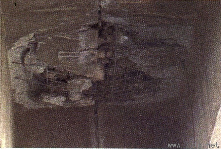 T橋梁橋面板破碎(http://www.gyjrwz.cn)