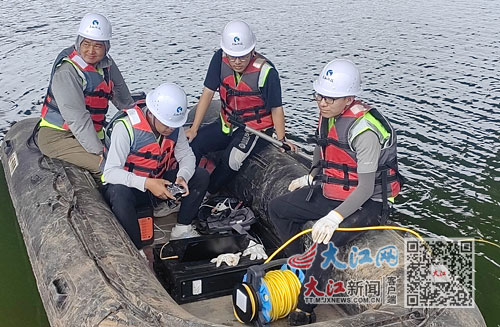 江西首用水下機(jī)器人檢測涉水高速橋梁